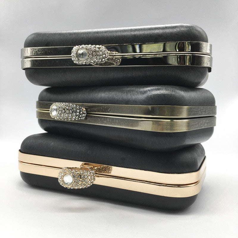 click-clack-clutch-pochette-con-anello