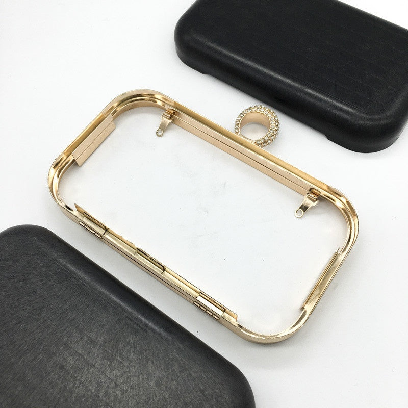 click-clack-clutch-pochette-con-anello